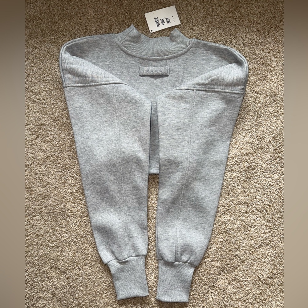 ACTA Cropped Sweatshirt NWT - Picture 2 of 10
